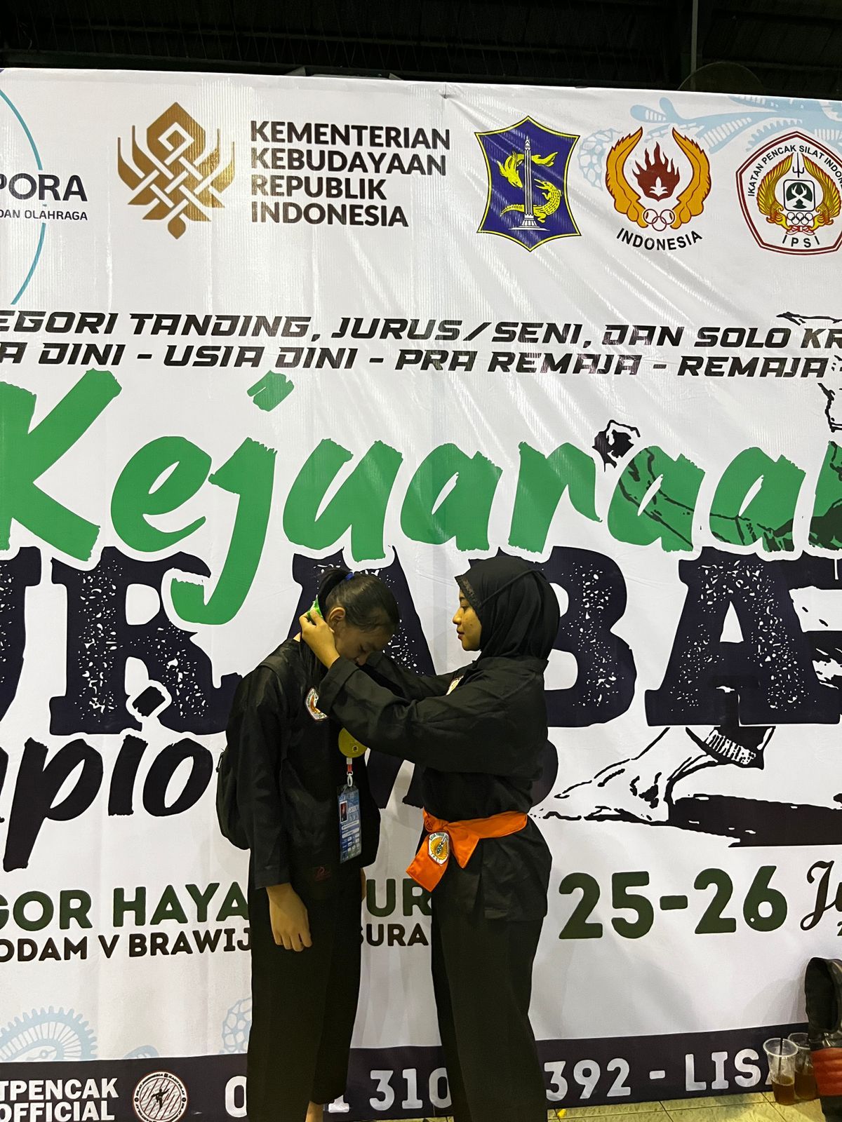 Siswi SMPN 26 Surabaya Raih Emas di Kejuaraan Nasional Silat "Surabaya Champion Ship 2025"